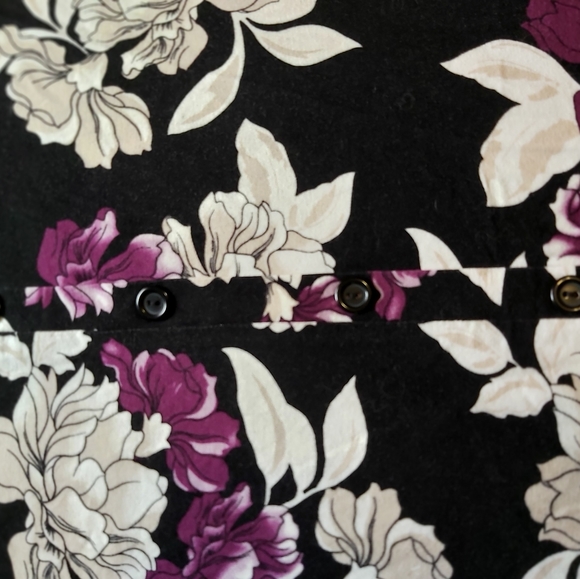 2/$20 WHBM Floral T-shirt - Picture 4 of 5